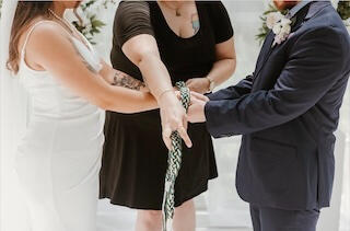 Close up of cord during hand fasting ritual